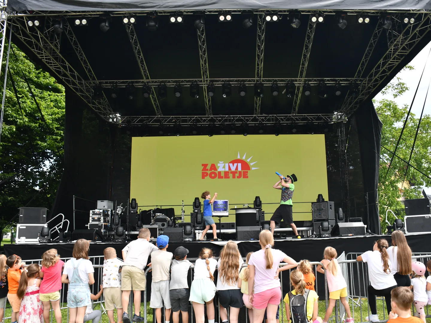 Outdoor childrens show