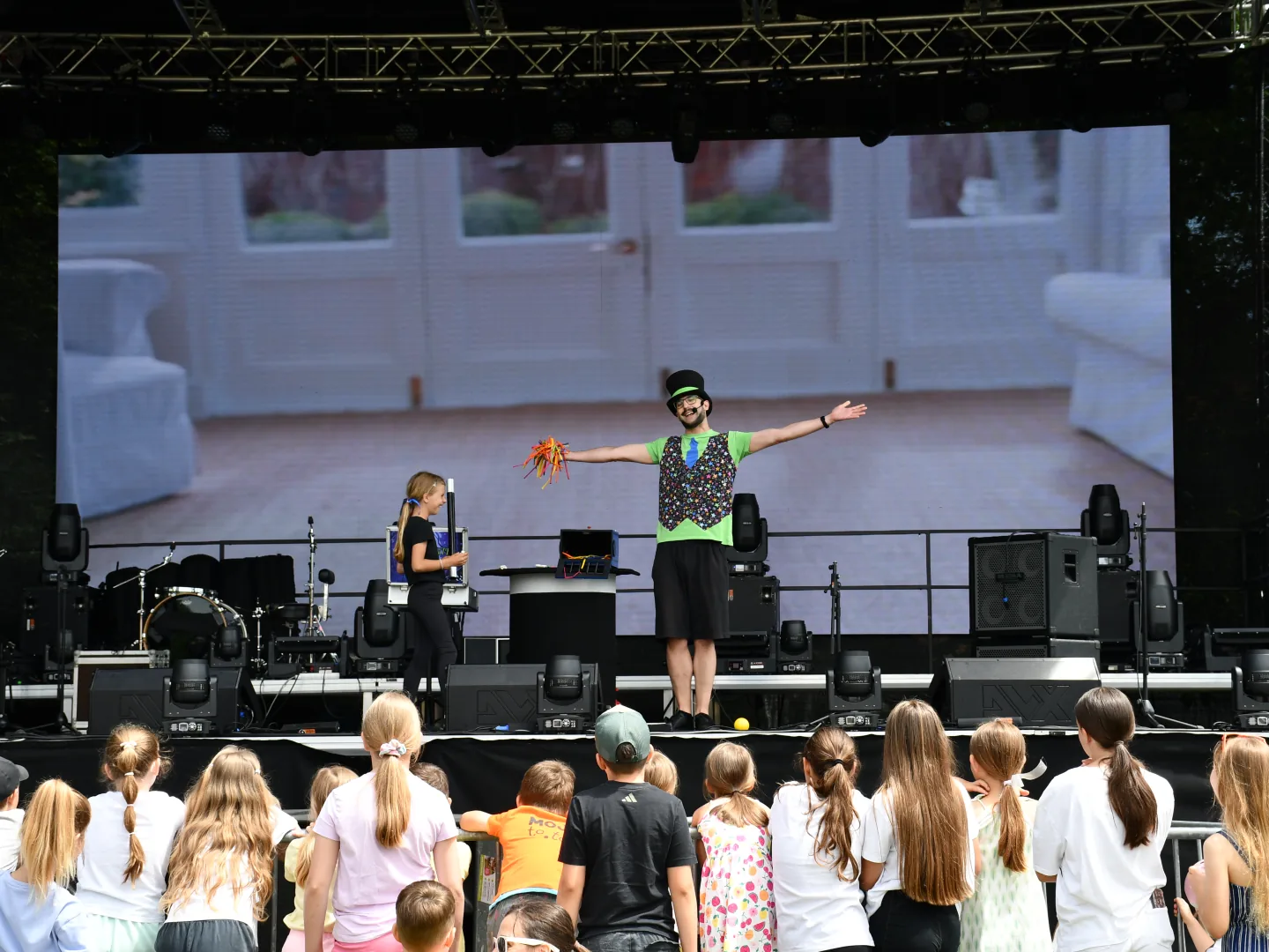 Mare Čare on stage during a show
